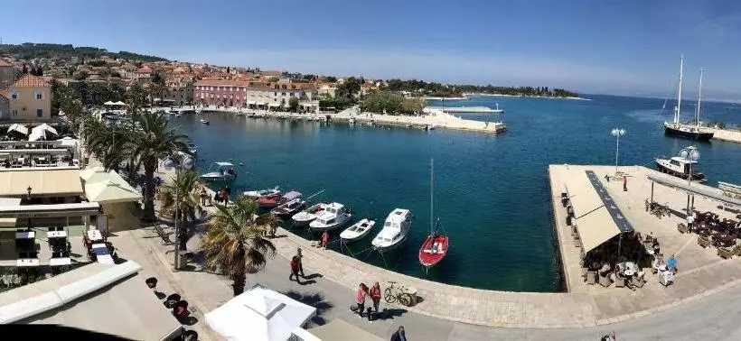 Apartment Dot Deluxe