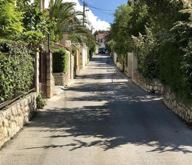 Apartment Dot Deluxe