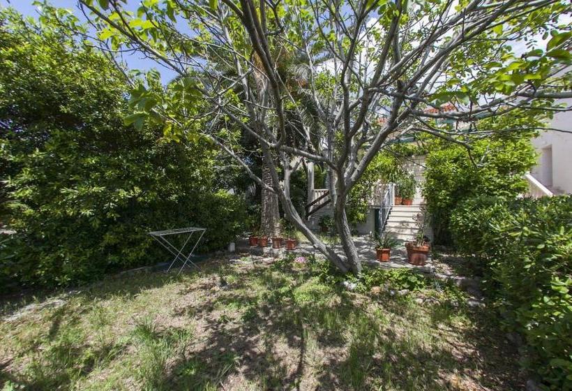 Apartments And Rooms Vojmir