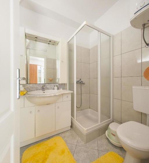 Apartments And Rooms Vojmir