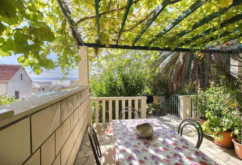 Apartments And Rooms Vojmir