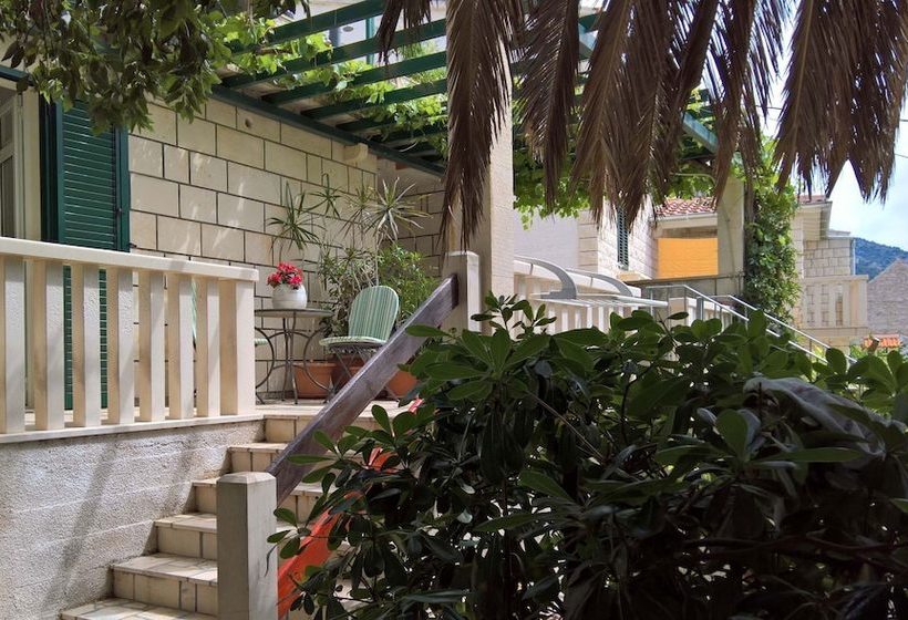 Apartments And Rooms Vojmir