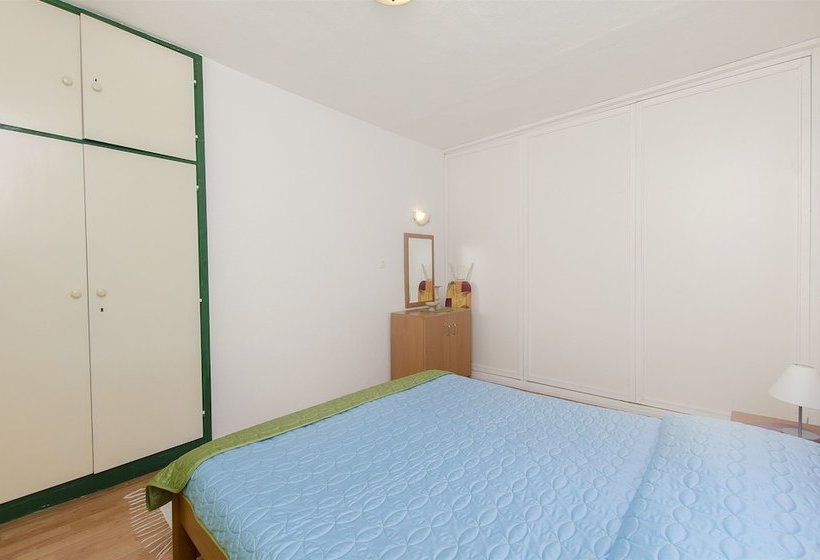 Apartments And Rooms Vojmir