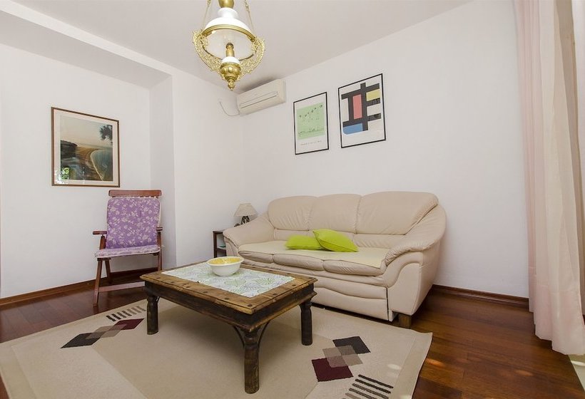 Apartments And Rooms Vojmir