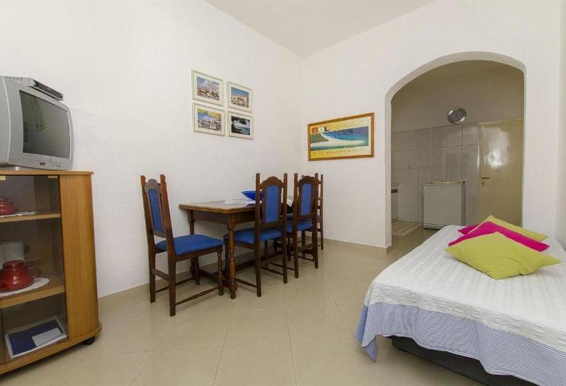 Apartments And Rooms Vojmir