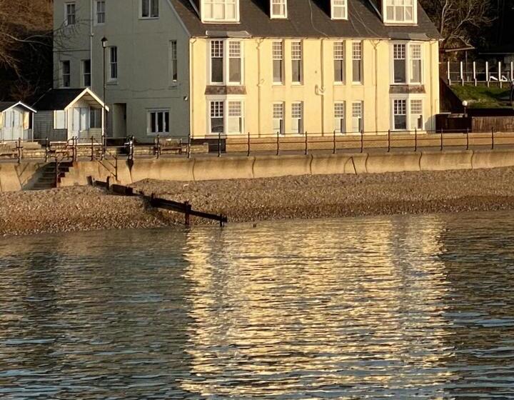 Promenade Apartment With Own Beach Hut