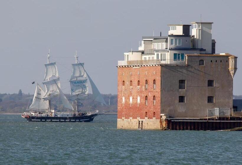 Promenade Apartment With Own Beach Hut