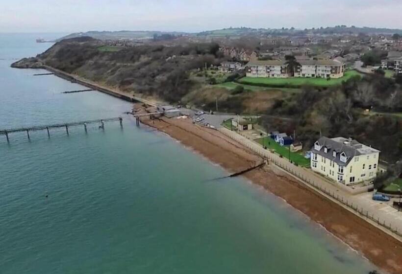 Promenade Apartment With Own Beach Hut