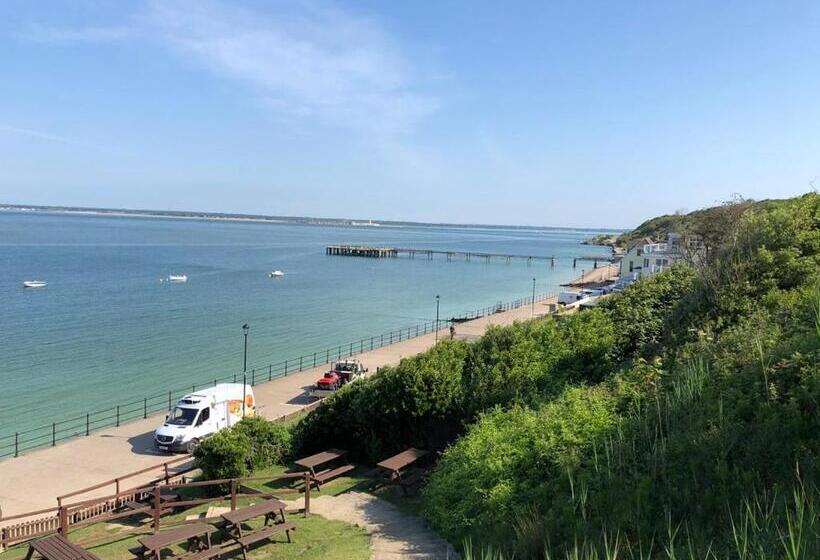 Promenade Apartment With Own Beach Hut