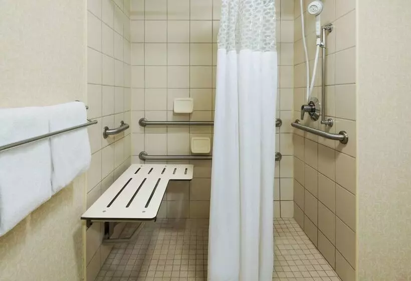 Отель Hampton Inn Charlotteuniversity Place