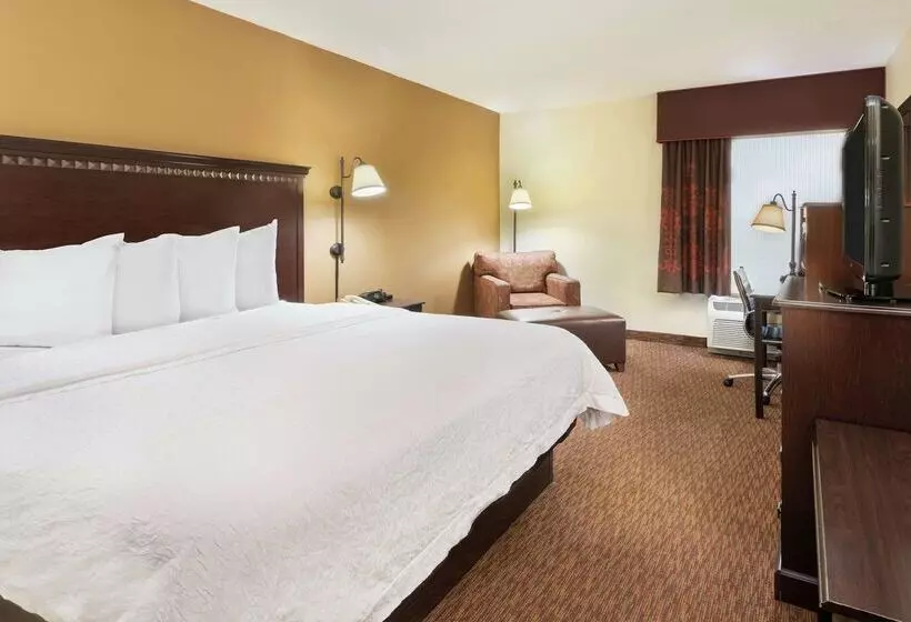 Отель Hampton Inn Charlotteuniversity Place