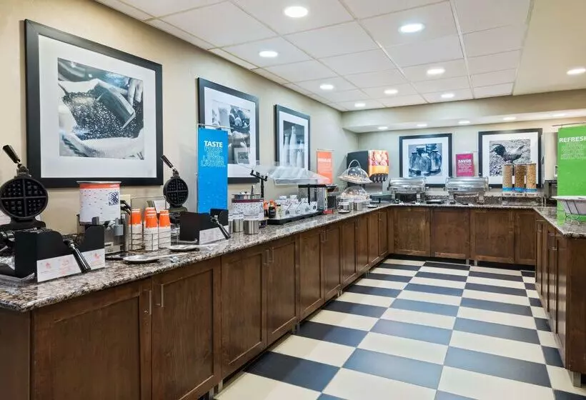 Отель Hampton Inn Charlotteuniversity Place