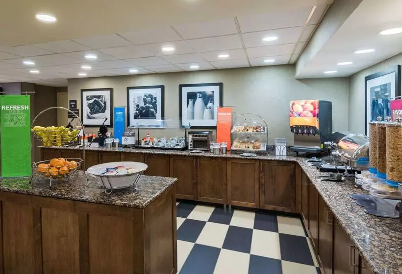 Отель Hampton Inn Charlotteuniversity Place