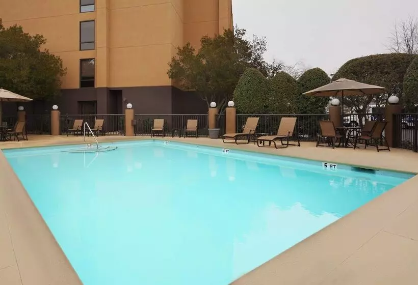 Отель Hampton Inn Charlotteuniversity Place