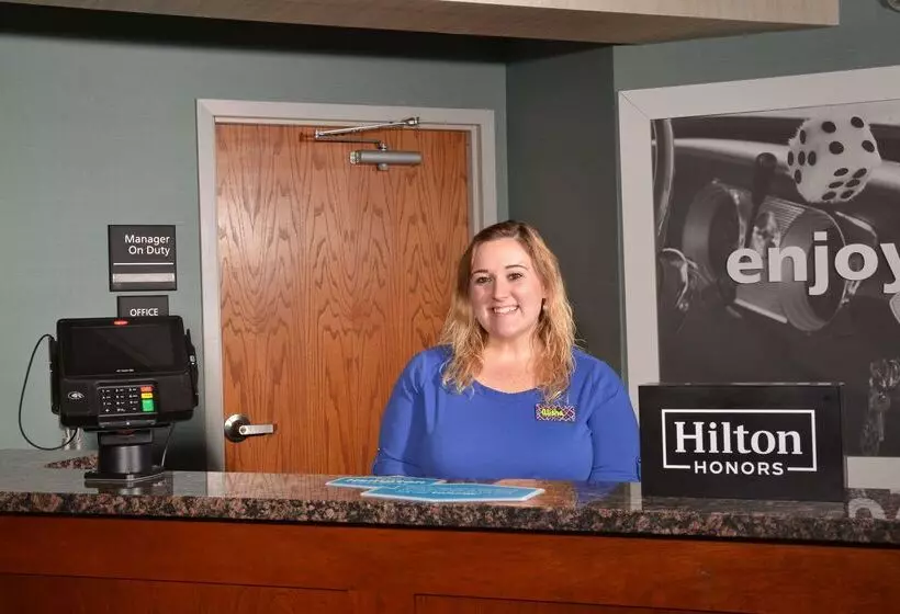 هتل Hampton Inn Springfield South