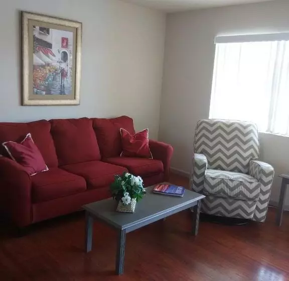 בית מלון כפרי Hidden Palms Resort & Condominiums