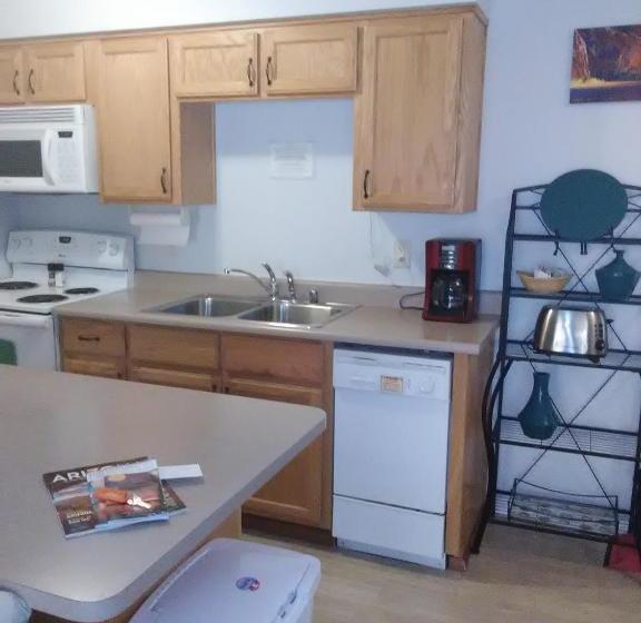 Отель Hidden Palms Resort & Condominiums