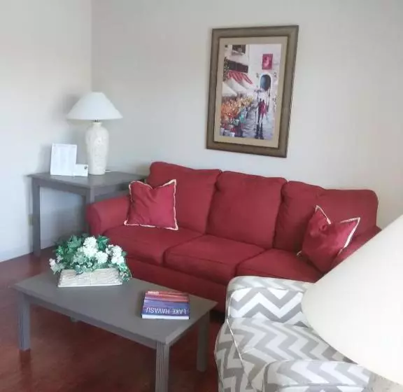 בית מלון כפרי Hidden Palms Resort & Condominiums