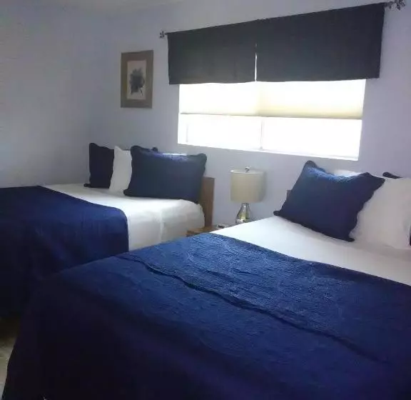 בית מלון כפרי Hidden Palms Resort & Condominiums