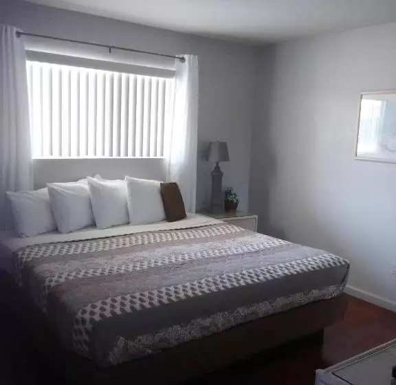 בית מלון כפרי Hidden Palms Resort & Condominiums