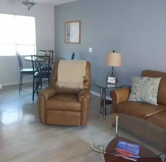 בית מלון כפרי Hidden Palms Resort & Condominiums