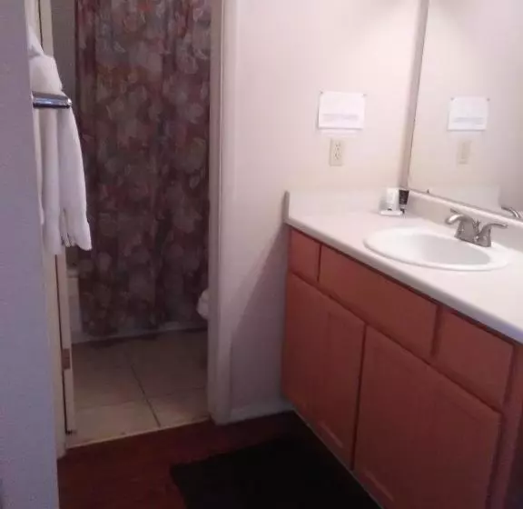 בית מלון כפרי Hidden Palms Resort & Condominiums