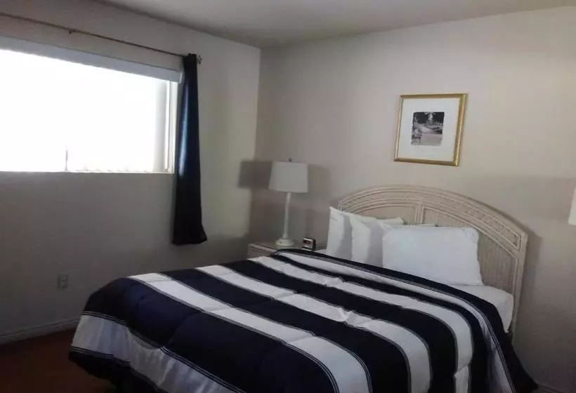 בית מלון כפרי Hidden Palms Resort & Condominiums