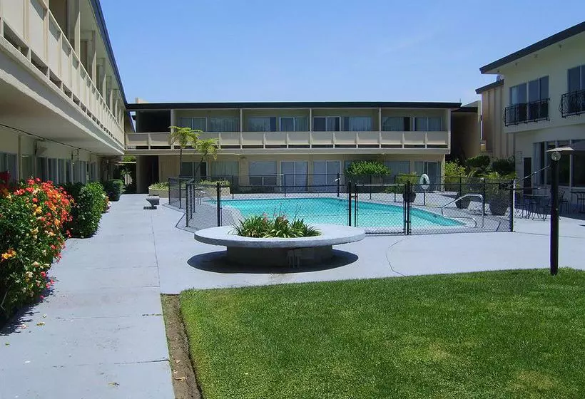 ホテル Hillsdale Inn