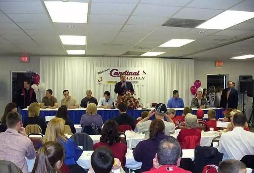 Отель Howard Johnson by Wyndham Hannibal