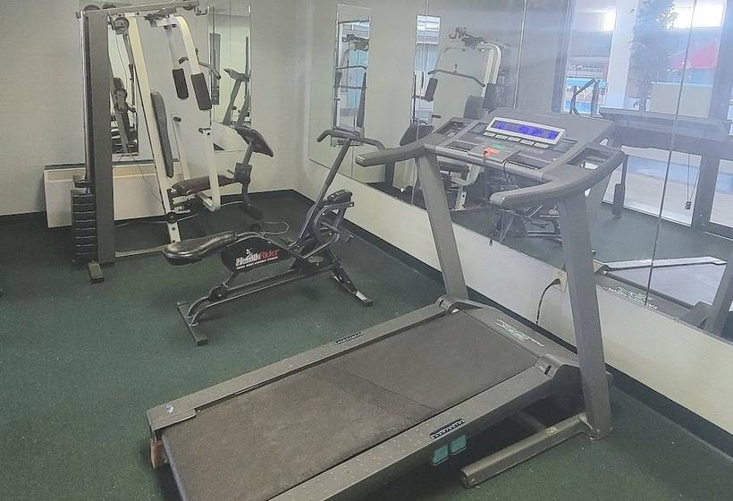 ホテル Howard Johnson by Wyndham Hannibal