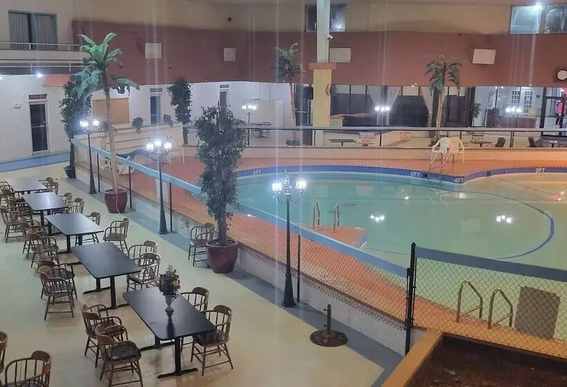 Отель Howard Johnson by Wyndham Hannibal