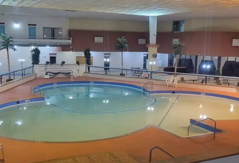 Отель Howard Johnson by Wyndham Hannibal