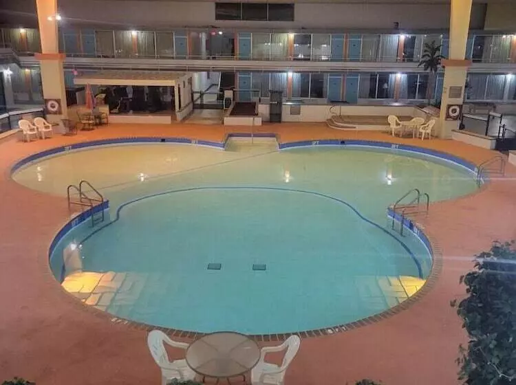 Отель Howard Johnson by Wyndham Hannibal