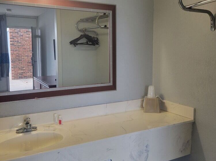 ホテル Howard Johnson by Wyndham Hannibal