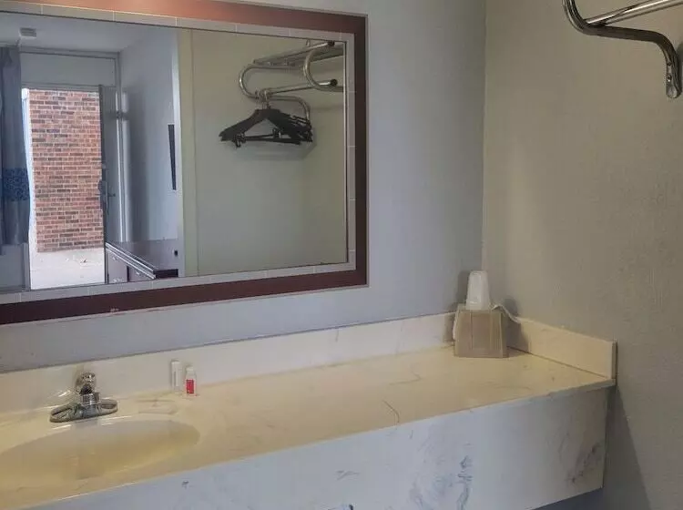 Отель Howard Johnson by Wyndham Hannibal