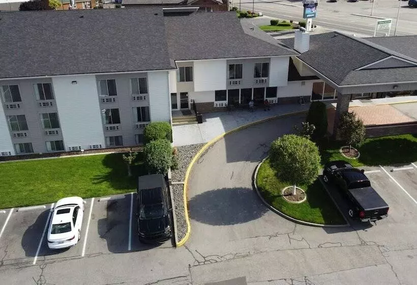 هتل Clarion Pointe Wenatchee