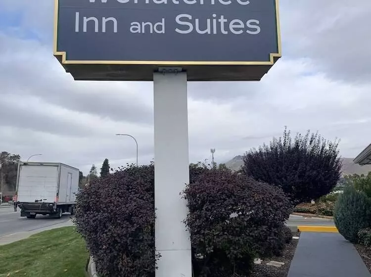 هتل Clarion Pointe Wenatchee