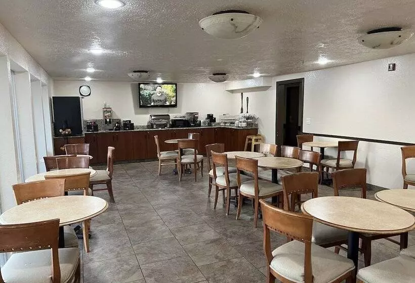 هتل Clarion Pointe Wenatchee