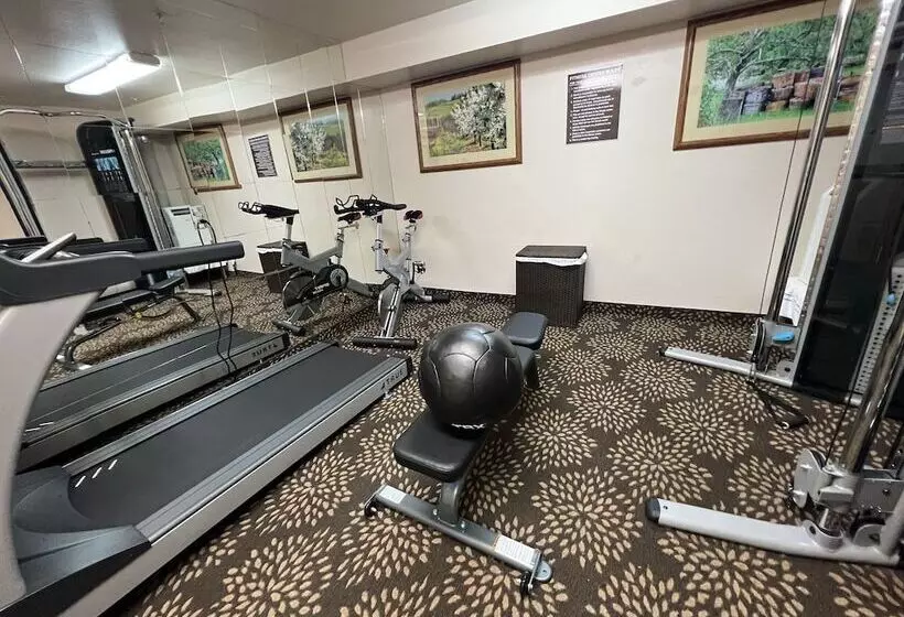 هتل Clarion Pointe Wenatchee