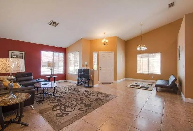 Beautiful Spacious House Very Nice Area