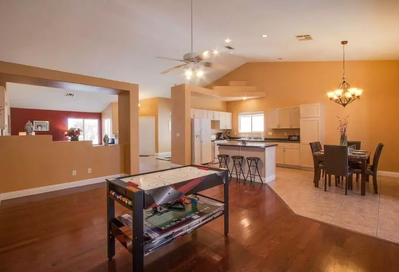 Beautiful Spacious House Very Nice Area