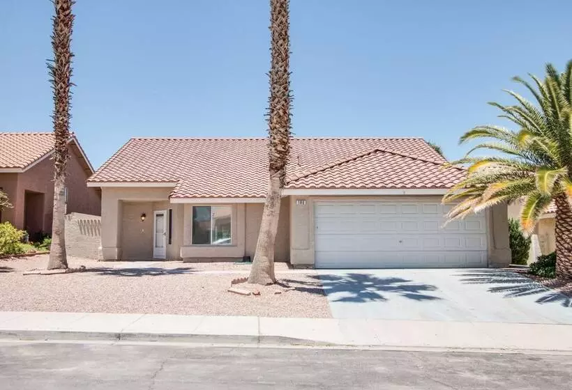 Beautiful Spacious House Very Nice Area