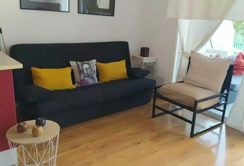 Great Holiday Break Flat