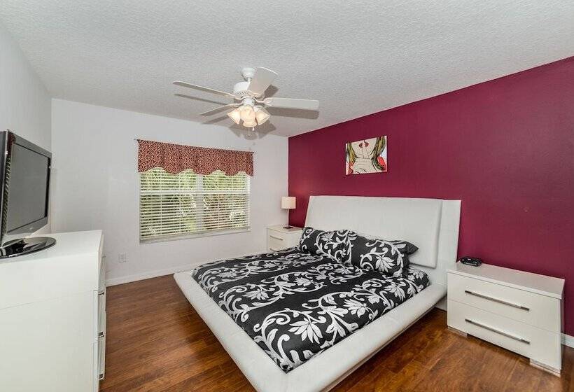 Emerald Island #1 7 Bed 6 Baths Villa