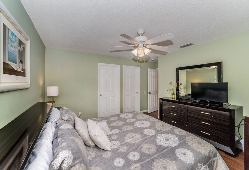 Emerald Island #1 7 Bed 6 Baths Villa