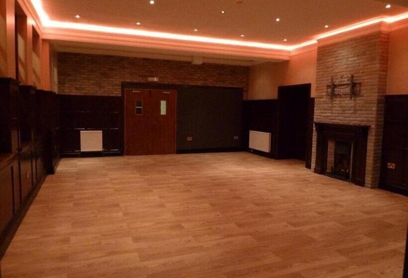 The Bull And Bush Hotel Kingston