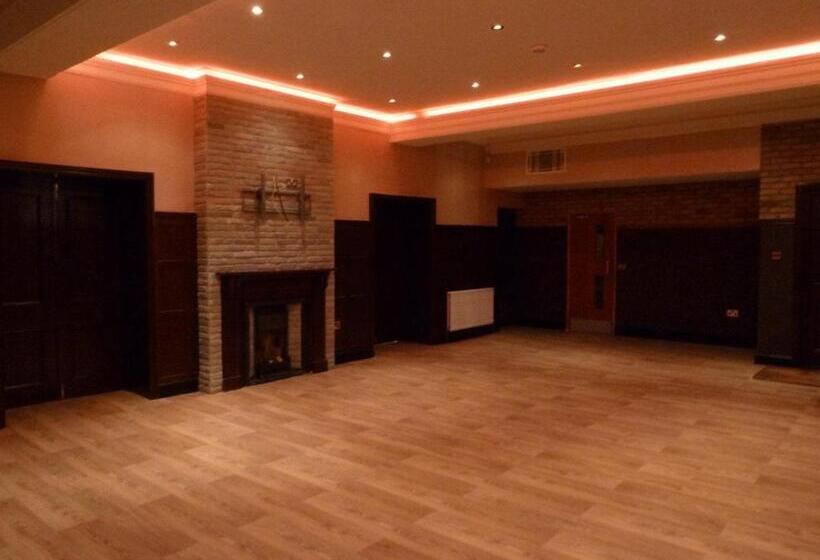 The Bull And Bush Hotel Kingston