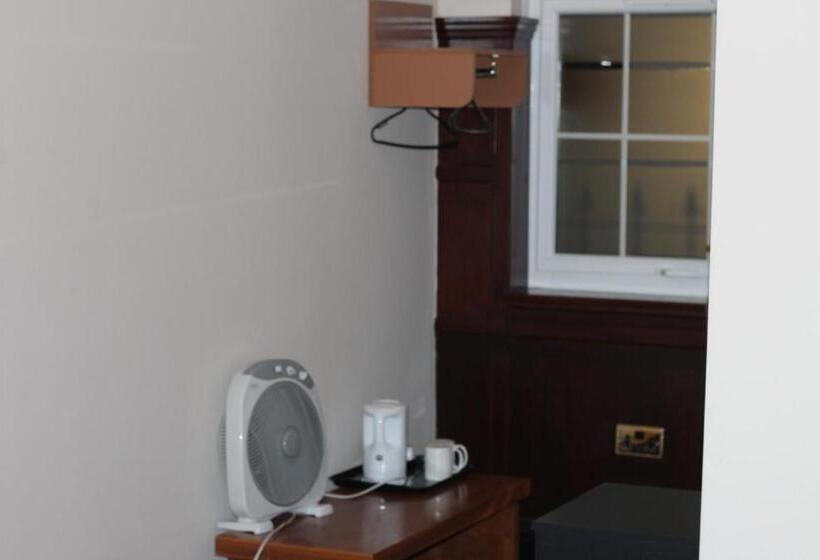 The Bull And Bush Hotel Kingston