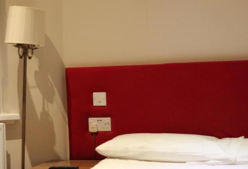 The Bull And Bush Hotel Kingston