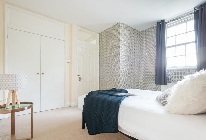 The Lapis Lounge   Large 3bdr House At River Avon